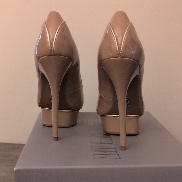 Jennifer Lopez Calente Nude Heels - Picture 4 of 8